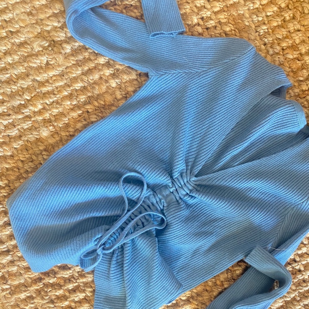 Blue V- neck long sleeve crop top